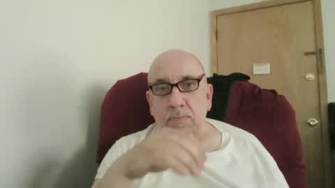 Snapshot of needlesslove chatting on 06/27/26, 06:35 Tom online show from 06/27/26, 06:35