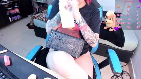 Geek Nicole    im Neeko UwU online show from 09/20/25, 07:09