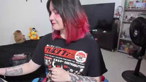 Snapshot of neeko_lol_ chatting on 02/06/26, 01:03 Geek Nicole im Neeko UwU online show from 02/06/26, 01:03