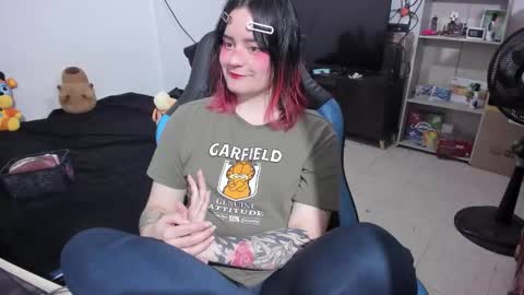 Snapshot of neeko_lol_ chatting on 02/10/26, 01:59 Geek Nicole im Neeko UwU online show from 02/10/26, 01:59