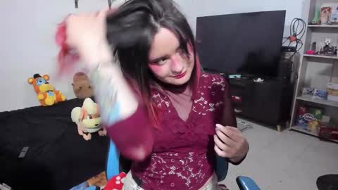 Snapshot of neeko_lol_ chatting on 02/13/26, 03:52 Geek Nicole im Neeko UwU online show from 02/13/26, 03:52