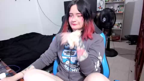 Snapshot of neeko_lol_ chatting on 03/03/26, 01:56 Geek Nicole im Neeko UwU online show from 03/03/26, 01:56