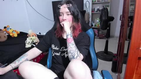 Geek Nicole    im Neeko UwU online show from 04/25/26, 04:48