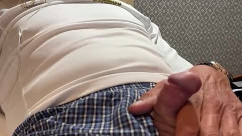 nefertiti_25 online show from 10/17/25, 08:33