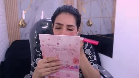 Snapshot of neiti_milk chatting on 12/04/25, 02:43 paula online show from 12/04/25, 02:43