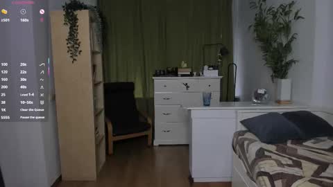 Vicky and Beatrice online show from 10/13/25, 07:41