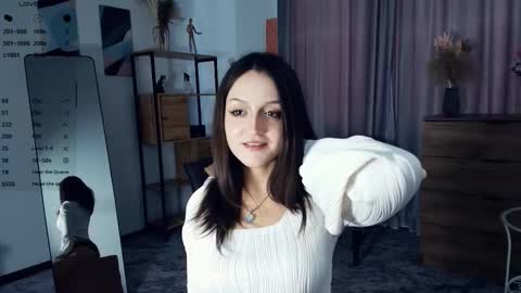 Vicky and Beatrice online show from 10/22/25, 08:14