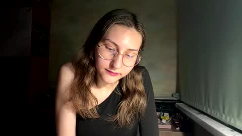Snapshot of neliamerten chatting on 05/28/26, 06:38 Mia online show from 05/28/26, 06:38