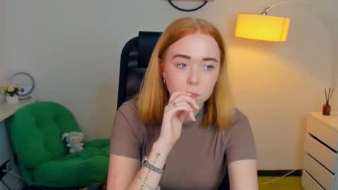 Snapshot of nelliemathers chatting on 11/12/25, 09:14 Nelli online show from 11/12/25, 09:14