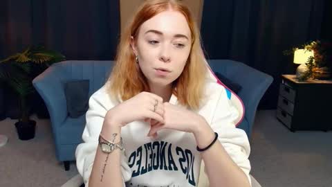 Snapshot of nelliemathers chatting on 11/16/25, 08:36 Nelli online show from 11/16/25, 08:36