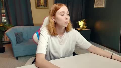 Snapshot of nelliemathers chatting on 11/19/25, 07:58 Nelli online show from 11/19/25, 07:58