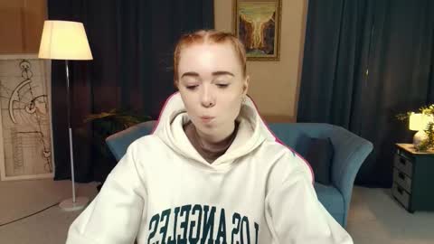 Snapshot of nelliemathers chatting on 11/22/25, 07:57 Nelli online show from 11/22/25, 07:57