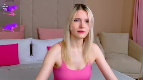 Snapshot of nellloyns chatting on 12/18/25, 05:19 Nelly online show from 12/18/25, 05:19