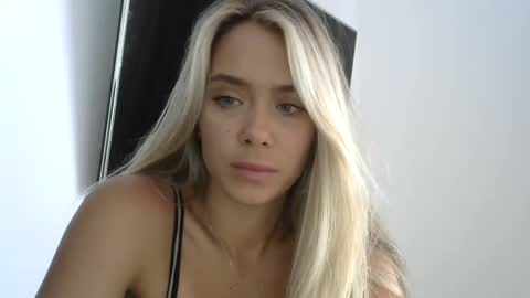 nelly_fortu online show from 04/23/26, 10:47