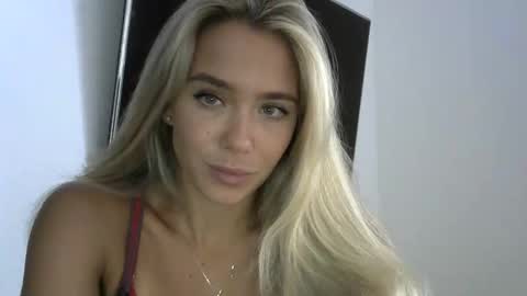 nelly_fortu online show from 04/25/26, 11:13