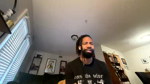 Snapshot of neohippiexx chatting on 01/16/25, 05:55 Hippie Dante online show from 01/16/25, 05:55