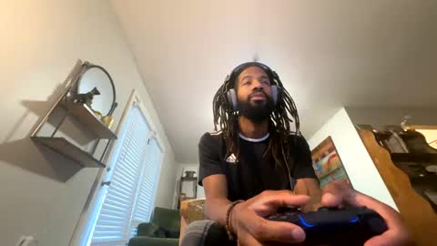 Snapshot of neohippiexx chatting on 01/31/25, 10:10 Hippie Dante online show from 01/31/25, 10:10