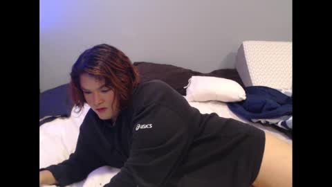 Snapshot of neonneon2601 chatting on 12/09/24, 12:45 Neon online show from 12/09/24, 12:45