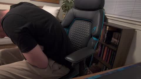 Snapshot of neox400 chatting on 12/15/25, 07:23 neox400 online show from 12/15/25, 07:23