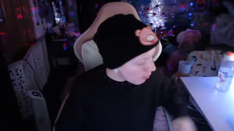 Snapshot of nerdy_squirty chatting on 01/06/25, 08:14 NerdySquirty online show from 01/06/25, 08:14