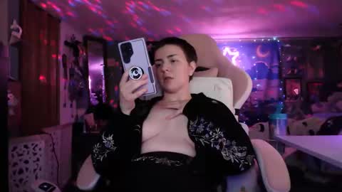 Snapshot of nerdy_squirty chatting on 02/09/25, 06:01 NerdySquirty online show from 02/09/25, 06:01