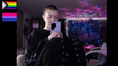 Snapshot of nerdy_squirty chatting on 10/14/25, 06:03 NerdySquirty online show from 10/14/25, 06:03