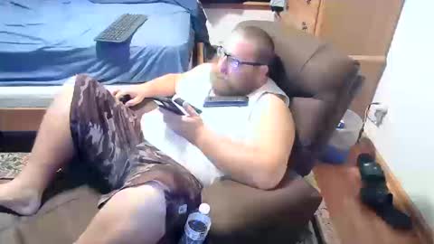 Snapshot of nerdychub4fun chatting on 10/17/25, 01:42 nerdychub4fun online show from 10/17/25, 01:42