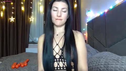 Snapshot of nessystar chatting on 02/06/26, 04:10 Nessy online show from 02/06/26, 04:10