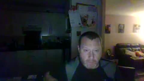 Snapshot of nesuk chatting on 12/19/25, 11:45 nesuk online show from 12/19/25, 11:45