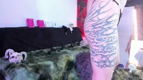 Marie    online show from 05/15/26, 09:11