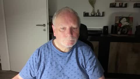 Snapshot of nettermann1968 chatting on 10/23/25, 04:34 nettermann1968 online show from 10/23/25, 04:34