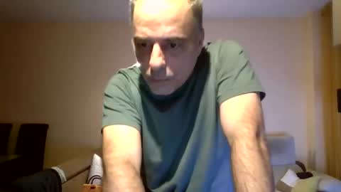 Snapshot of neuronas33 chatting on 10/18/25, 09:59 Volsonov online show from 10/18/25, 09:59
