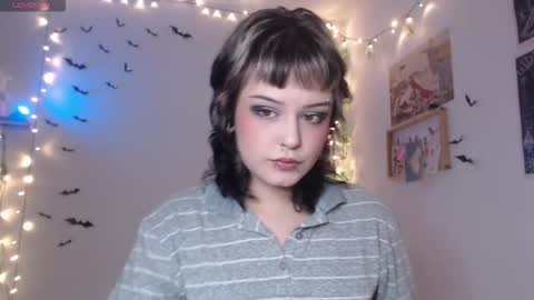 Snapshot of neurotic_witch chatting on 11/05/25, 06:02 Mar online show from 11/05/25, 06:02