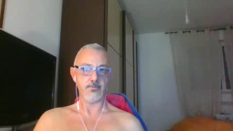 Snapshot of nevenerabis chatting on 12/23/24, 03:40 nevenerabis online show from 12/23/24, 03:40