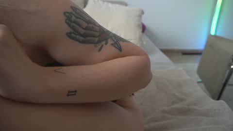 new dee online show from 10/16/25, 01:01