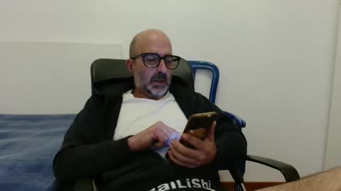 simi online show from 10/25/25, 05:37