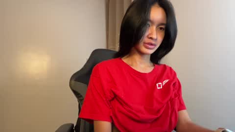 Snapshot of newbabeintownxx chatting on 02/05/25, 11:55 kindra online show from 02/05/25, 11:55