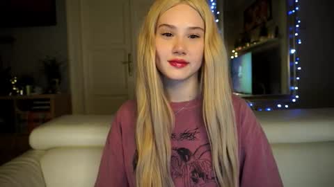 Snapshot of newkitty_18 chatting on 02/22/26, 09:24 Nika online show from 02/22/26, 09:24