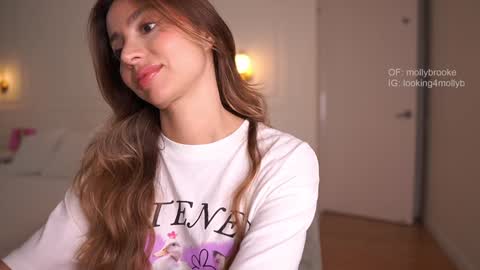 Snapshot of newmollybrooke chatting on 09/22/25, 11:51  all my links Here online show from 09/22/25, 11:51