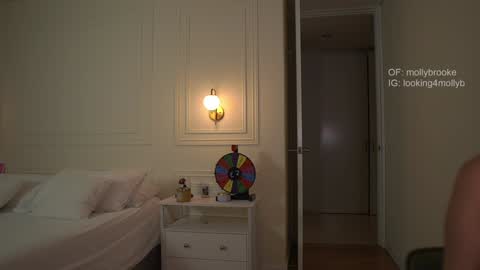 Snapshot of newmollybrooke chatting on 09/24/25, 11:08  all my links Here online show from 09/24/25, 11:08