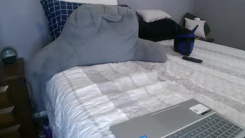Snapshot of newtothis7756 chatting on 09/17/25, 01:18 newtothis7756 online show from 09/17/25, 01:18