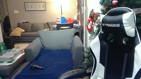 Snapshot of newvvorld chatting on 12/25/24, 12:37 NewWorld online show from 12/25/24, 12:37