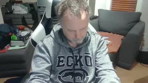 Snapshot of newvvorld chatting on 02/17/26, 11:44 NewWorld online show from 02/17/26, 11:44