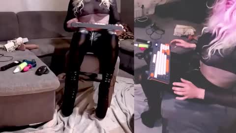 Snapshot of newwetcouple chatting on 02/24/26, 02:53 NylonHeelFreaks online show from 02/24/26, 02:53