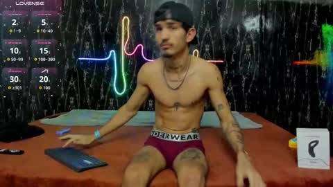 Snapshot of nextboywell1 chatting on 12/23/25, 03:04 Yeison online show from 12/23/25, 03:04