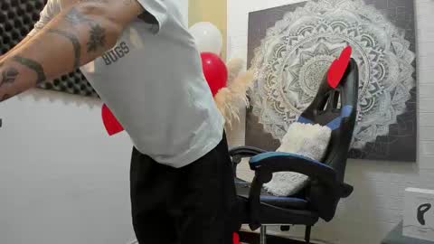 Snapshot of nextboywell1 chatting on 02/15/26, 08:16 Yeison online show from 02/15/26, 08:16