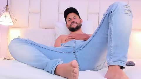 Snapshot of neykhan_ chatting on 04/16/26, 01:06 Neykhan online show from 04/16/26, 01:06