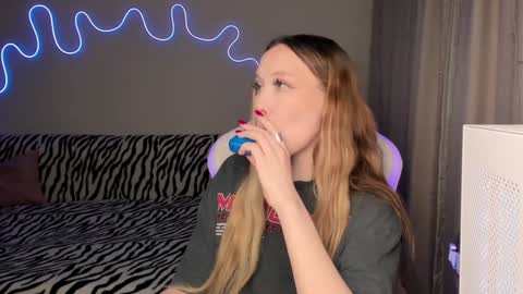 Snapshot of neyrmina chatting on 01/28/25, 03:35 Mina online show from 01/28/25, 03:35