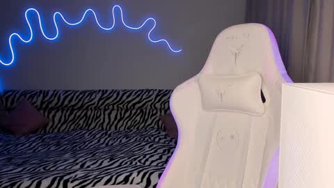 Snapshot of neyrmina chatting on 02/09/25, 03:34 Mina online show from 02/09/25, 03:34