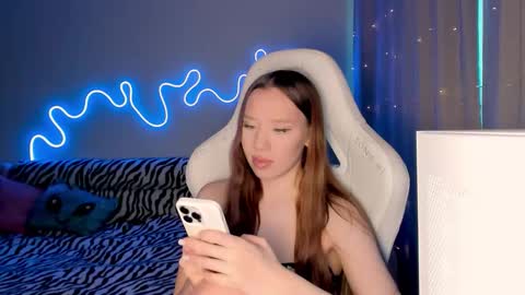 Snapshot of neyrmina chatting on 01/08/26, 10:06 Mina online show from 01/08/26, 10:06